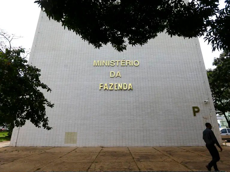 Plano Safra: Tesouro suspende novas contratações de financiamento; Haddad anuncia MP para contornar situação post thumbnail image